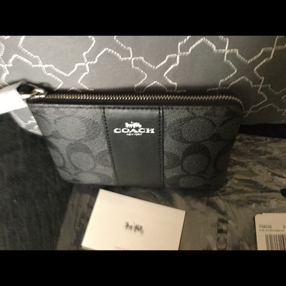 Corner Zip Wristlet in Signature Canvas - Picture 5 of 6